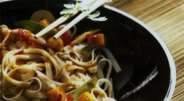 Wok kuchnia azjatycka na co dzień - proste przepisy i porady, które zmienią Twoje gotowanie